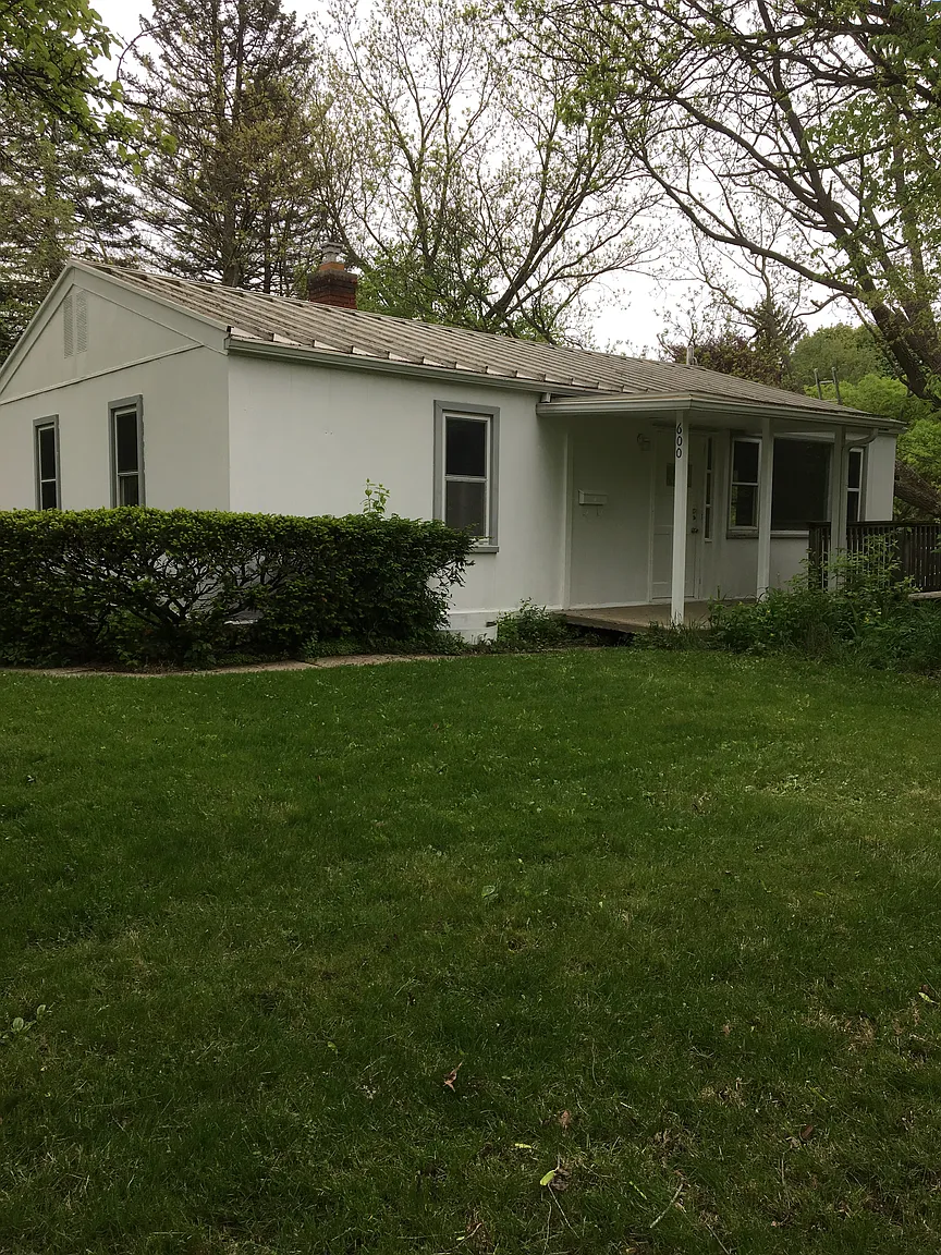600 Cressfield Ln photo 1