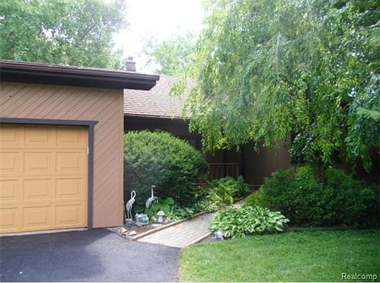 3rd image of 28447 Hennepin St