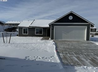 2744 Lark Rd, Umatilla, OR 97882