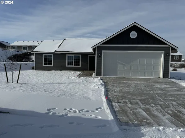 2744 Lark Rd, Umatilla, OR 97882