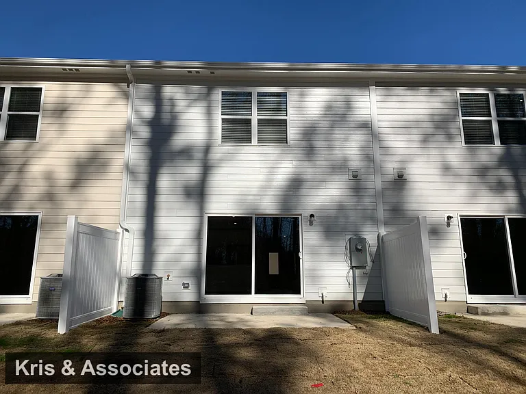 6802 Eddy Point Ln — Photo 2