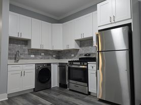 923 W Waveland Ave, Chicago, IL
