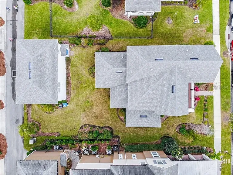 14212 Corrigan Ave — Photo 8