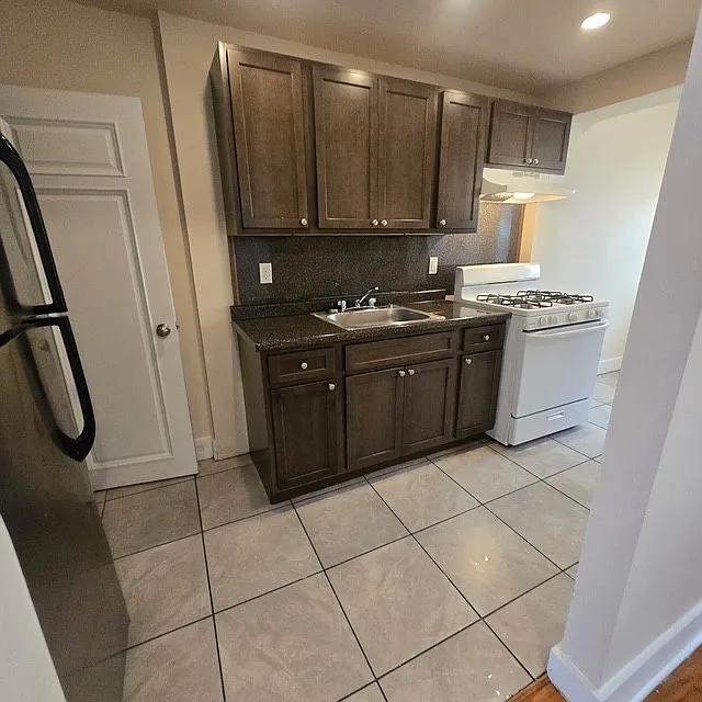 3 bed, $1,995 — Photo 3