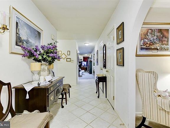 3rd image of 3 Greentree Dr