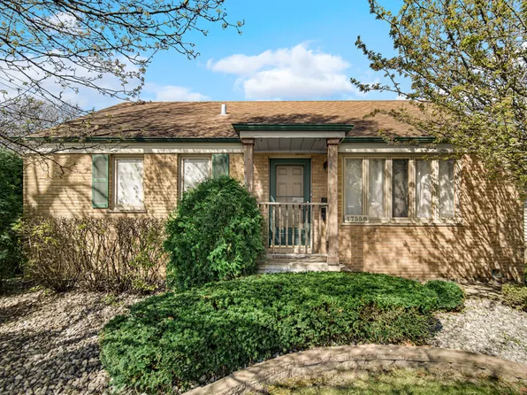 17558 Burnham Ave, Lansing, IL 60438