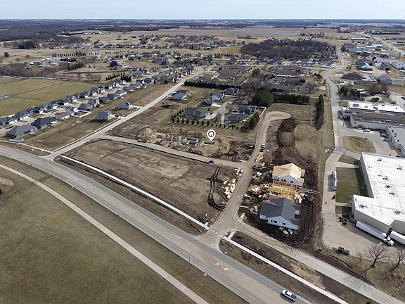 4th image of 221 Riverbend Rd