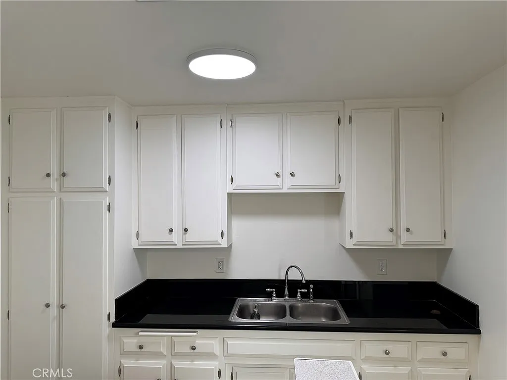2 bed, 850 sqft, $2,375 — Photo 4