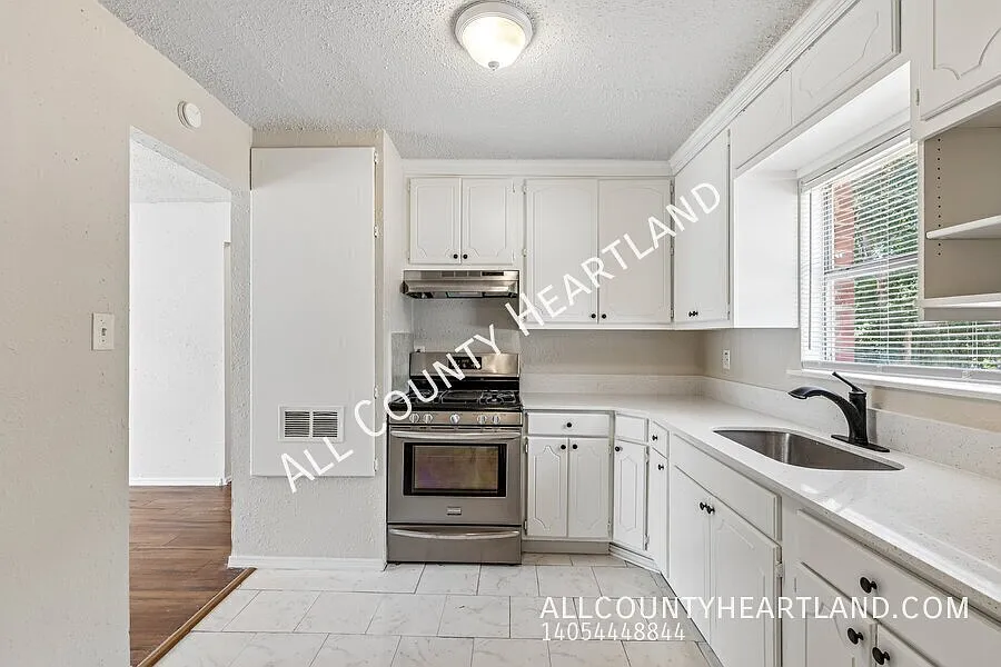 Charming Del City Home with Spacious Yard! — Photo 4