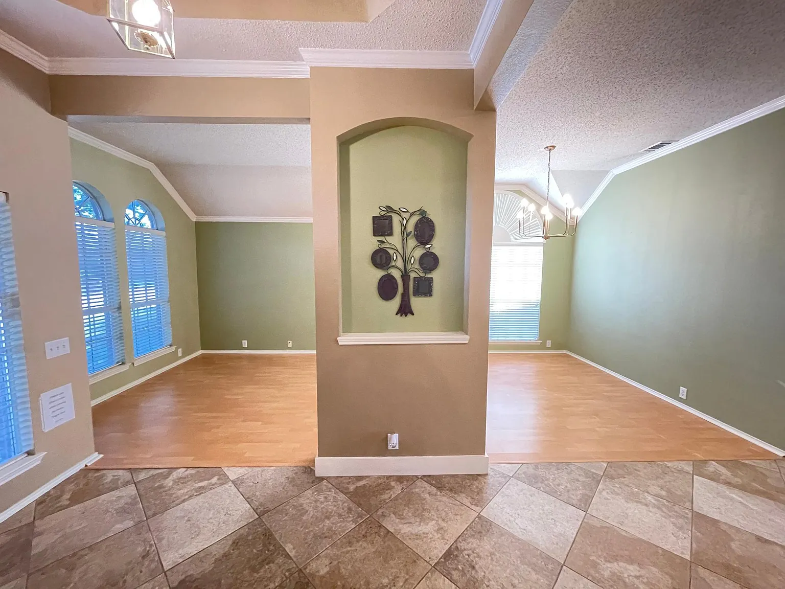 4 bed, 2176 sqft, $2,700 — Photo 3