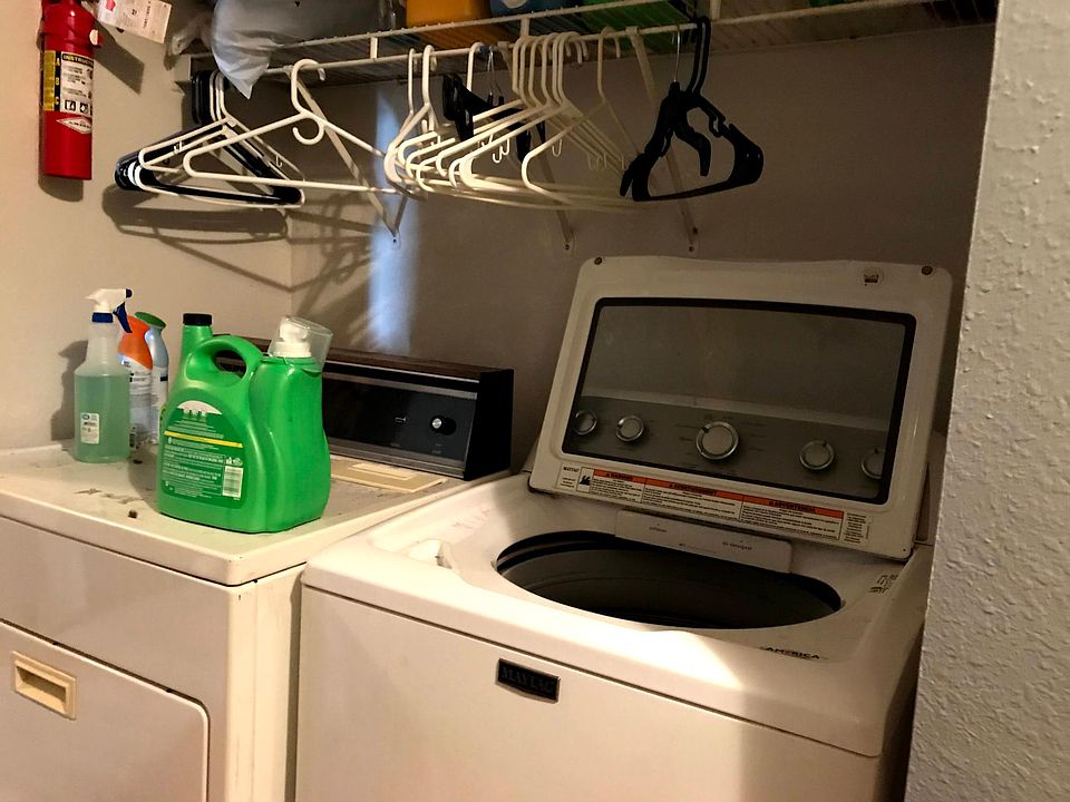 2nd image of 927 Emery Rd #304