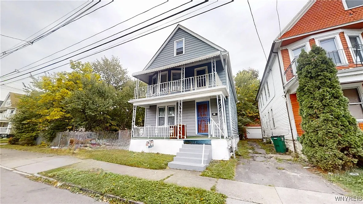477 Riley St photo 1