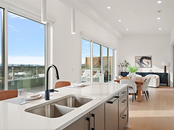 3rd image of 1102 Esquimalt Rd #502