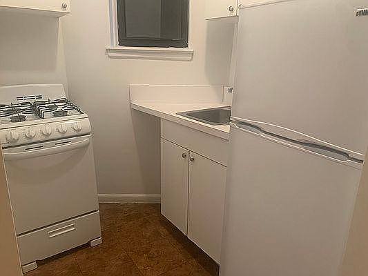4th image of 232 E 78th St #4B