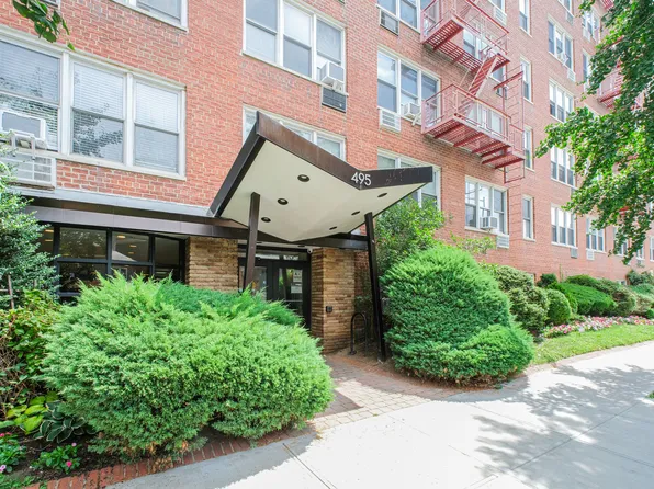 495 East 7th Street image 2 of 12