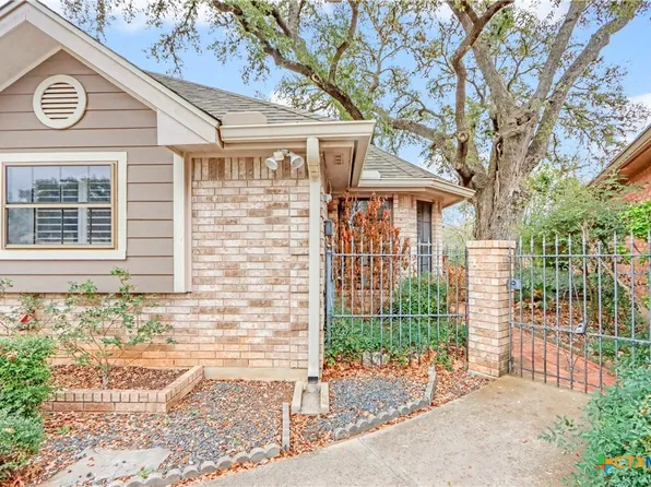 738 Cedar Pkwy, Seguin, TX 78155