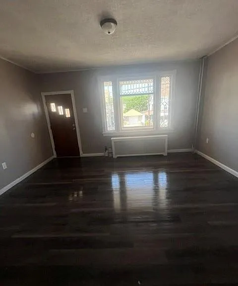 126 E High St — Photo 3