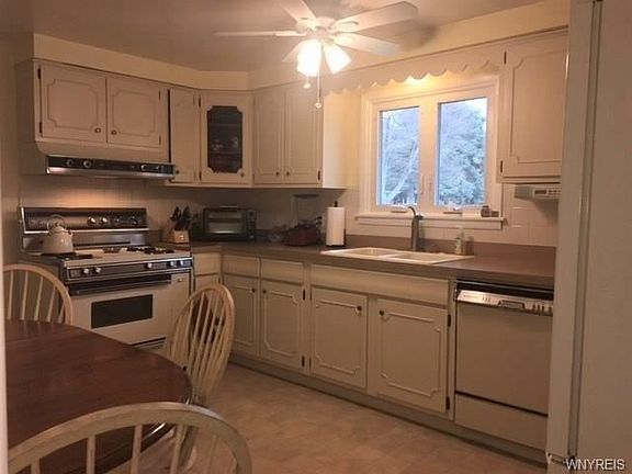 5th image of 68 Gregory Dr
