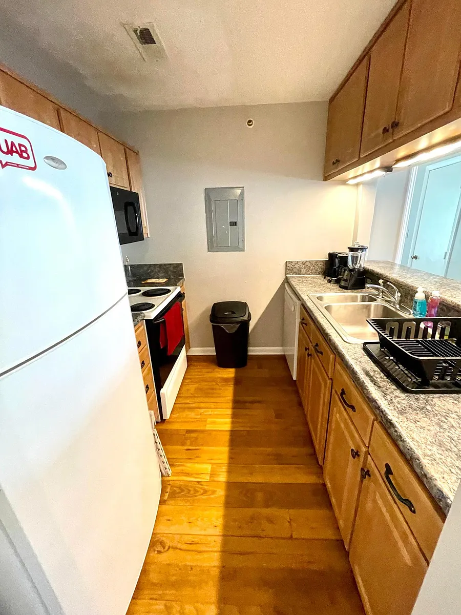 Building Photo - 1221 University Ct