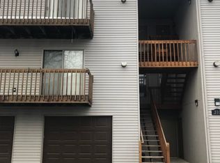 310 Woodridge Cir, South Elgin, IL 60177