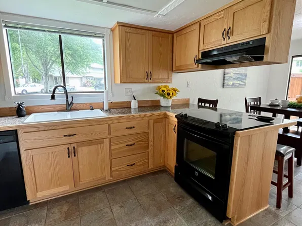 3730 Westleigh St, Eugene, OR 97405