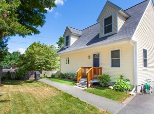 21 Grove St, Topsfield, MA 01983