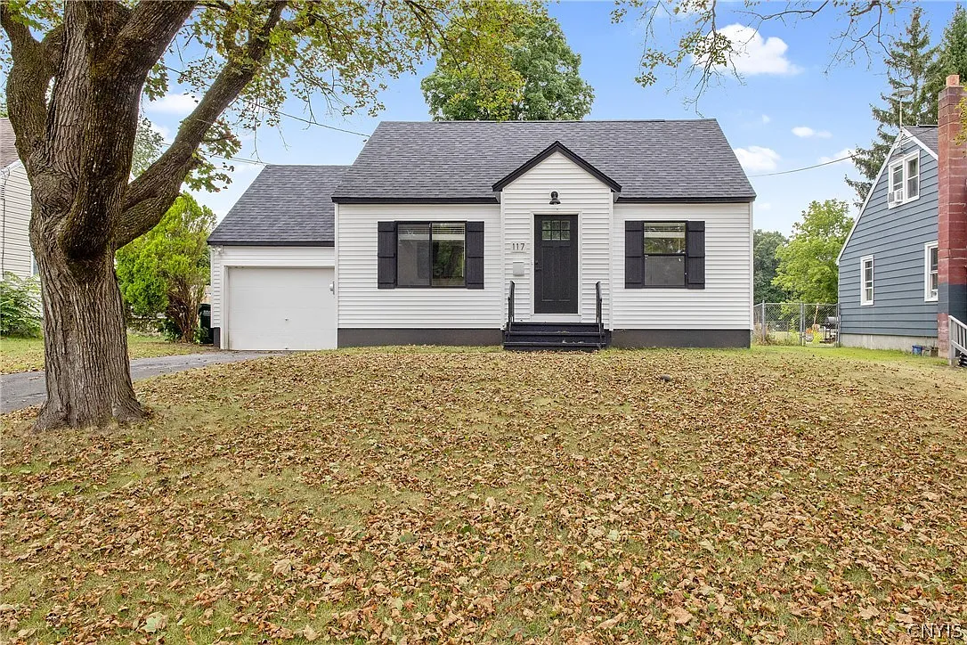 4 bed, 1.0 bath, 1080 sqft, $2,300 — Photo 1