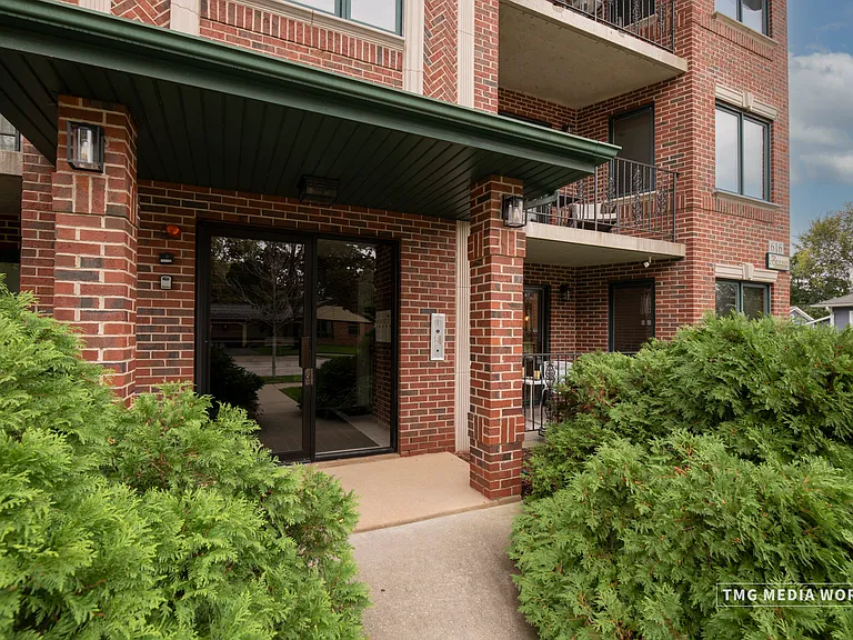 616 E 5th Ave #101 — Photo 2