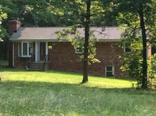 8 Winslow Rd, Fredericksburg, VA 22406