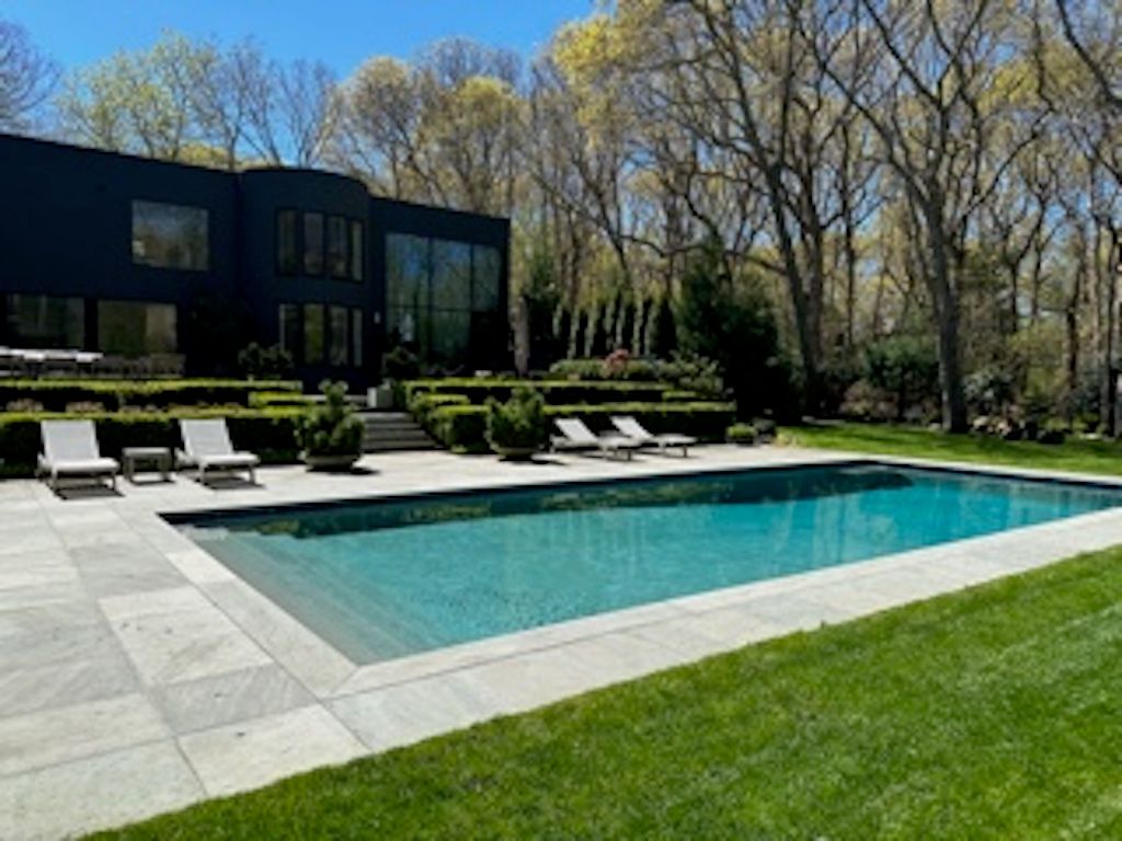 Outdoor Pool/Patio