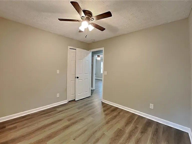 798 Brownlee Ln — Photo 10