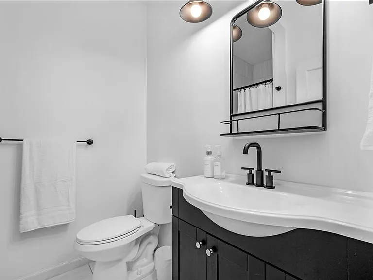 224 N Fulton St — Photo 3
