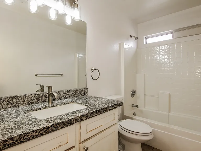 12610 W Myer Ln — Photo 12