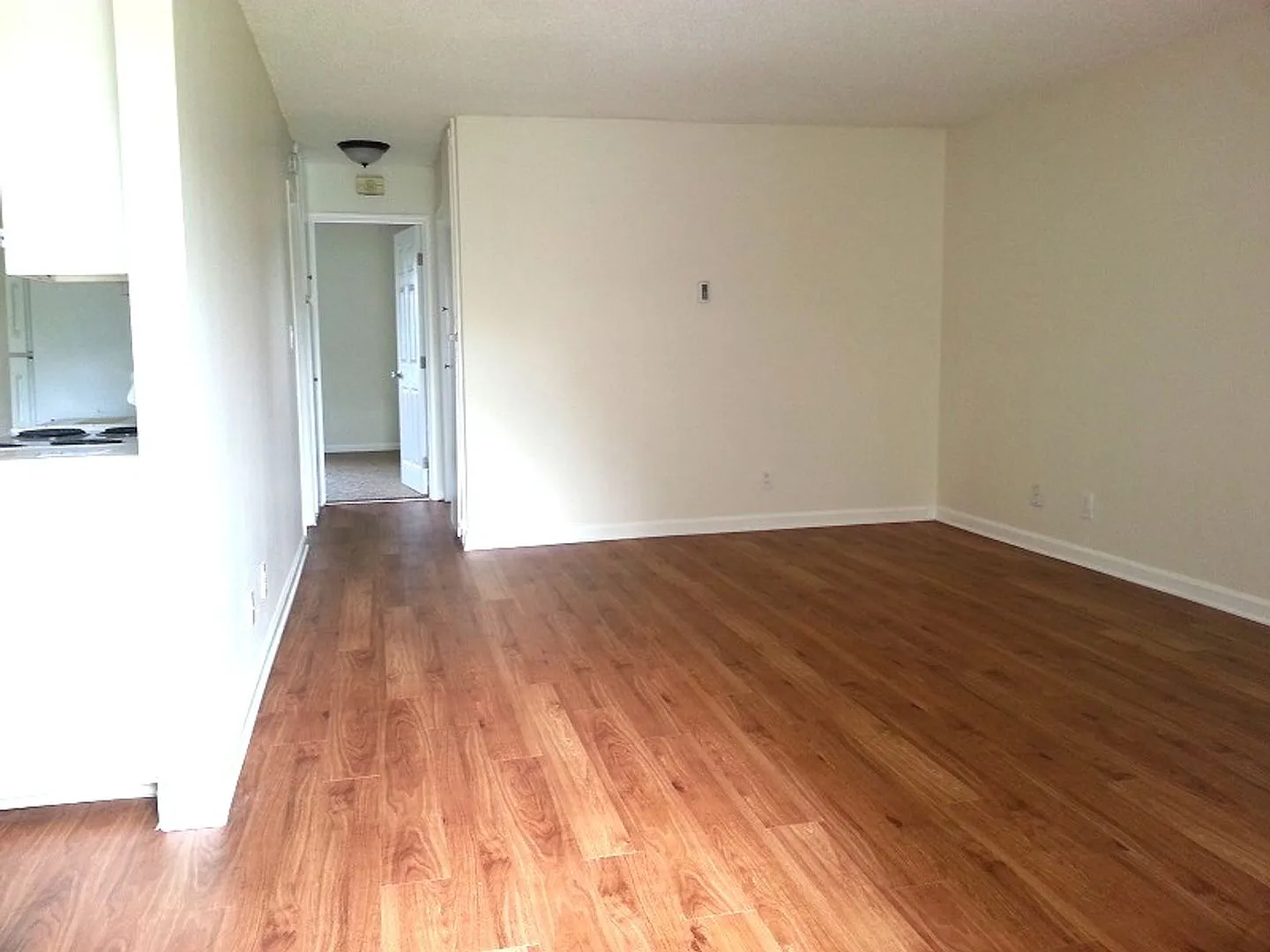 210 Quintard St — Photo 4