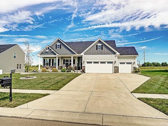2nd image of 3876 Oak Creek Dr