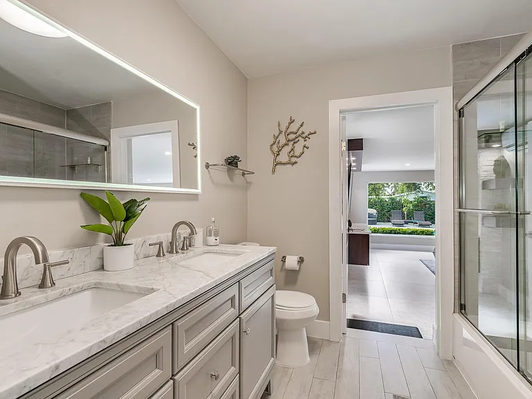 300 SE 8th Ct — Photo 21