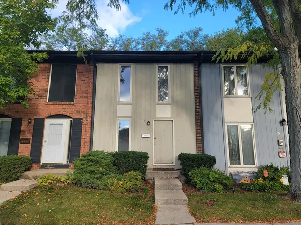 9 Garden Crescent Ct, Elgin, IL 60123