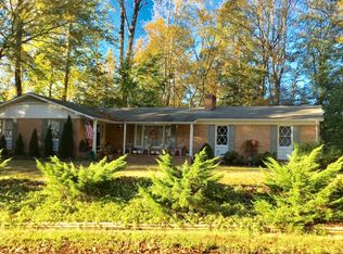 149 Country Club Dr, Williamsburg, VA 23188