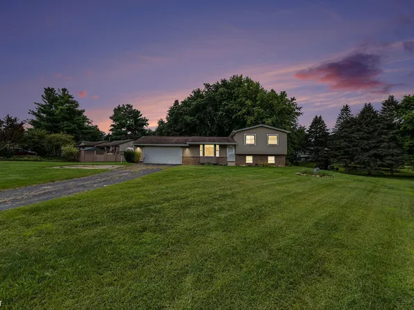 3443 Sandpiper Dr, Lapeer, MI 48446