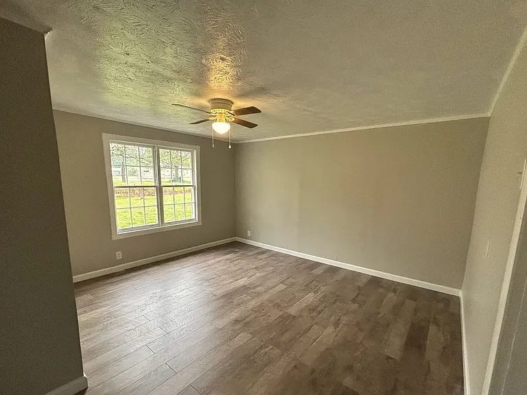 208 Bundrum Dr NW — Photo 4
