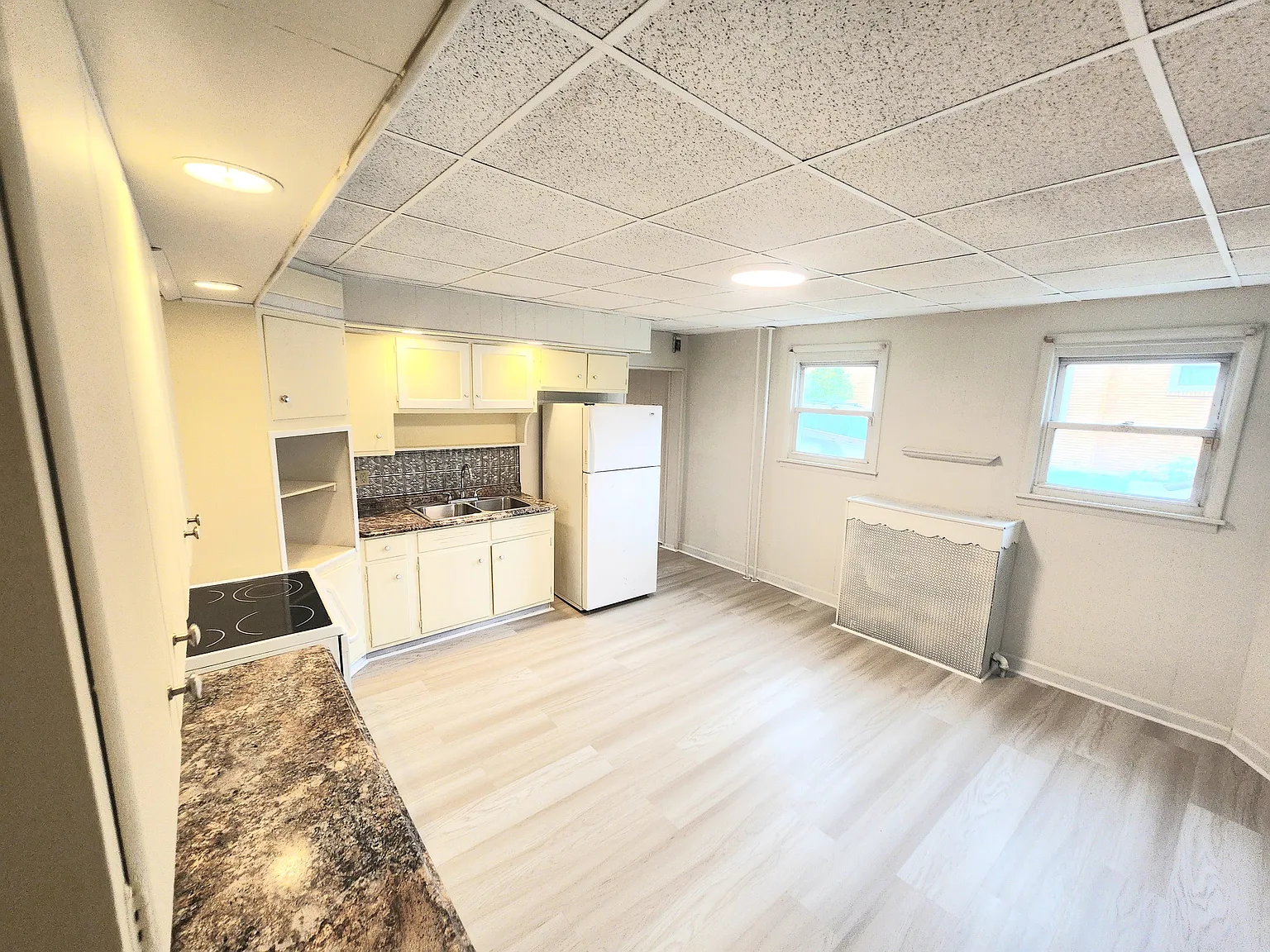 319 S Kennedy Dr — Photo 3