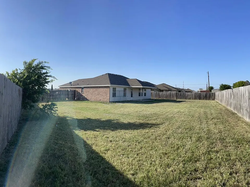 3602 Ennis Dr