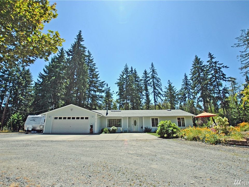 Charming rambler with beautiful flower gardens