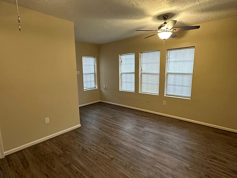 6902 J W Peavy Dr #5 — Photo 3
