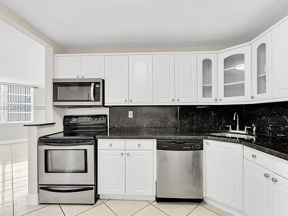 3rd image of 2750 NE 183rd St APT 806