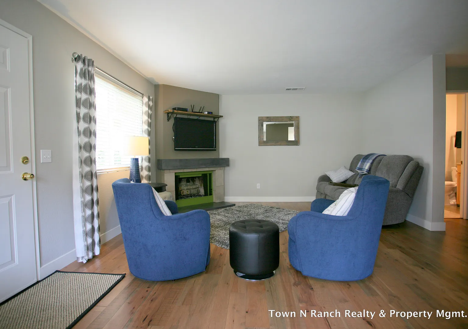 3Br 2 1/2Ba, 2 Story Condo Avail now short term lease — Photo 3