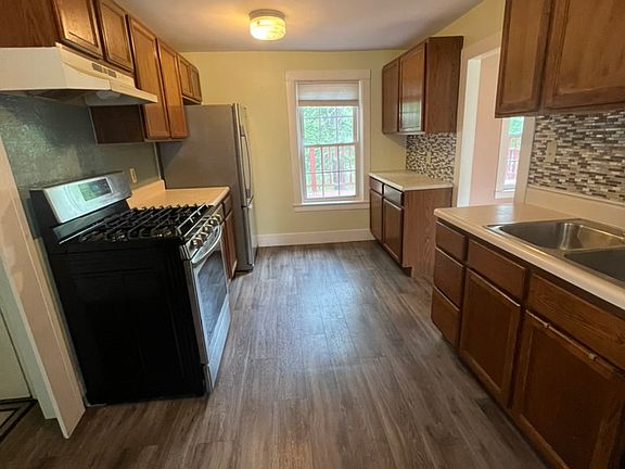 Kitchen, Gas Stove, Dishwasher, Microwave. Door to back porch