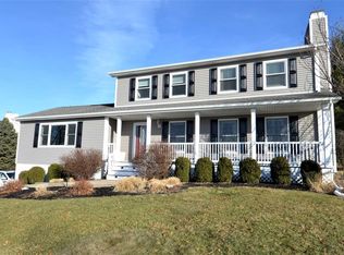 20 Robin Ln, Wappingers Falls, NY 12590