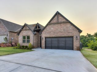2516 Woods Edge Dr, Edmond, OK 73034