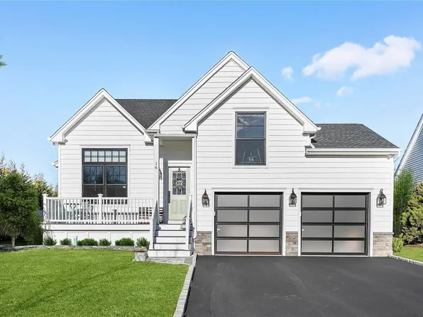 16 Tyler, Riverhead, NY 11901